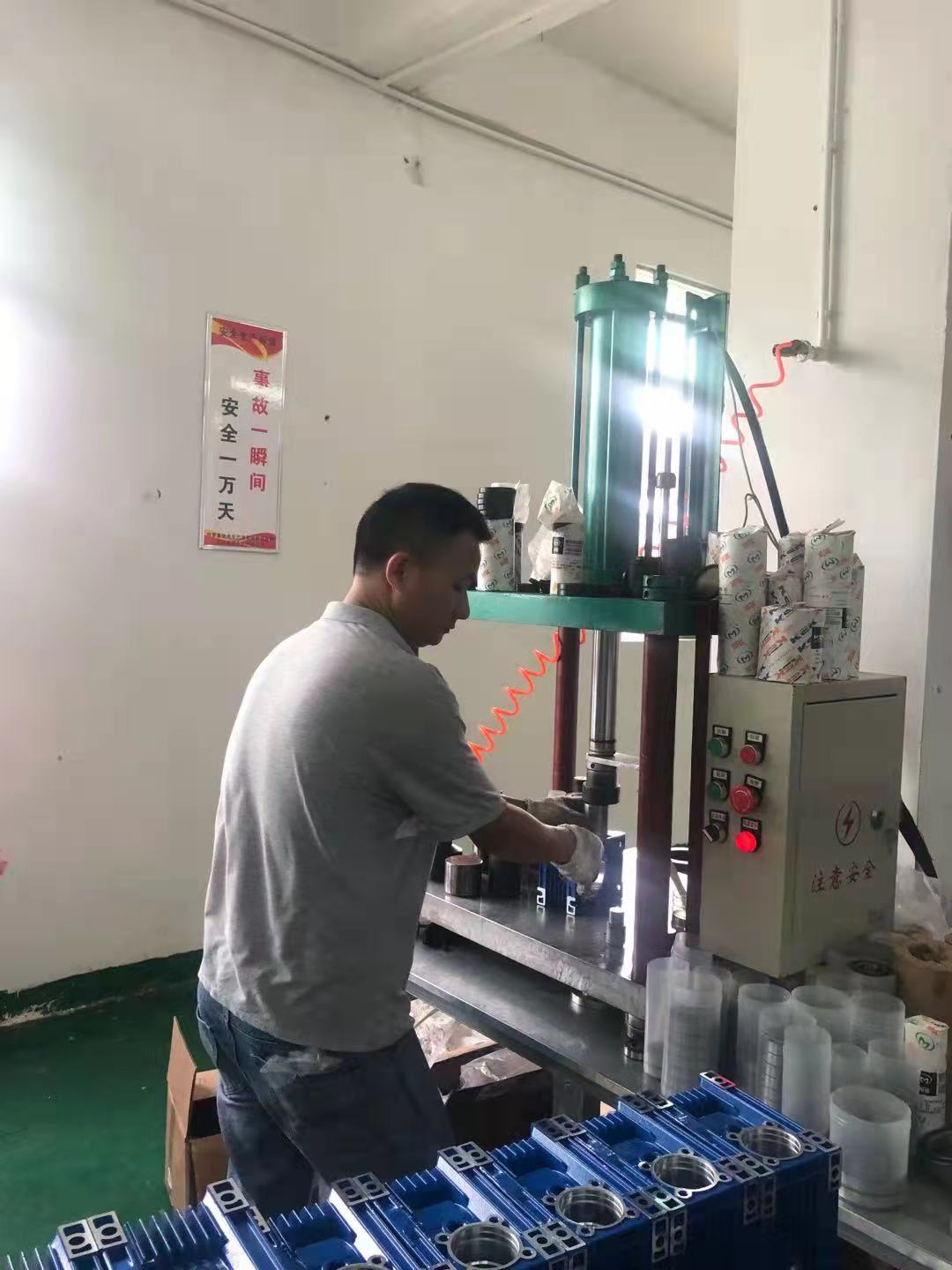 永坤電機(jī)三相異步電動機(jī) 永坤電機(jī)三相異步電動機(jī)